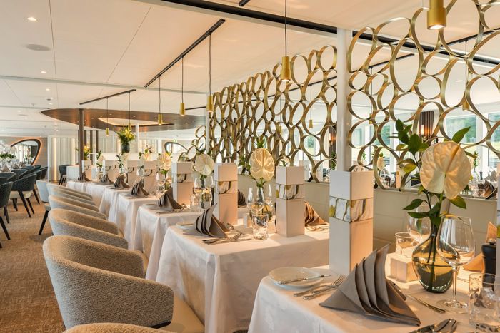 Restaurants, Bars & Cafés on Amadeus Nova